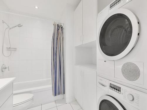 Bathroom - 365A  - 367 Av. Redfern, Westmount, QC - Indoor Photo Showing Laundry Room