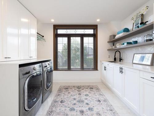 Salle de lavage - 12 Rue De Vinci, Candiac, QC - Indoor Photo Showing Laundry Room