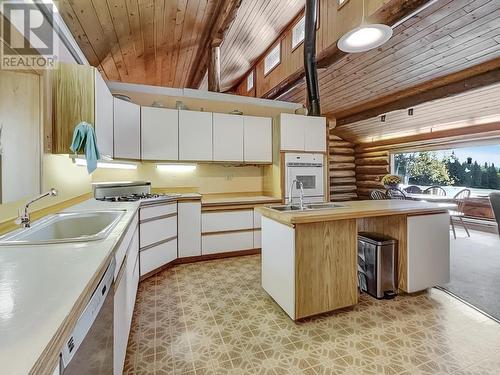 4899 Mcghee Road, Williams Lake, BC - Indoor Photo Showing Kitchen