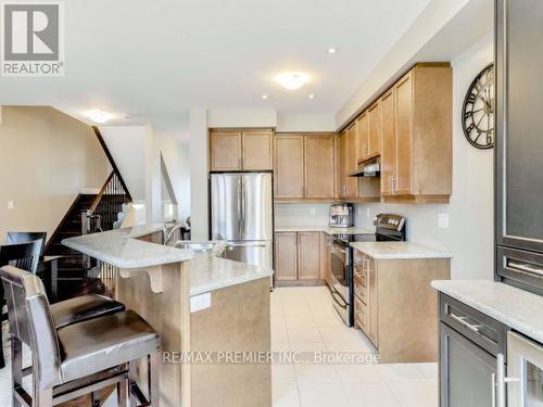 131 Hansard Drive, Vaughan, ON - Indoor Photo Showing Kitchen