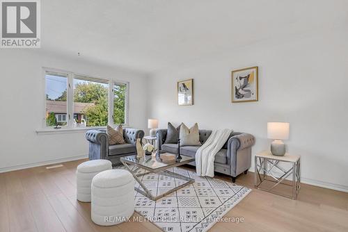 511 Ash Street, Whitby, ON - Indoor Photo Showing Living Room