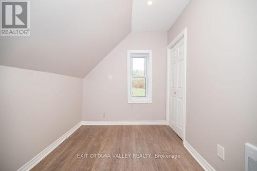 32 Robertson Drive, Whitewater Region, ON - Indoor Photo Showing Other Room