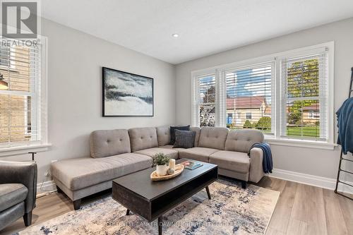 71 John Street W, South Huron (Exeter), ON - Indoor Photo Showing Living Room