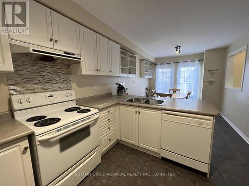 35 - 19 Foxchase Avenue, Vaughan, ON - Indoor Photo Showing Kitchen With Double Sink