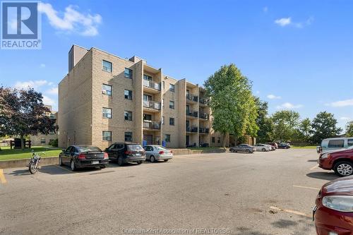 130 Park Avenue East Unit# 405, Chatham, ON - Outdoor With Balcony With Facade