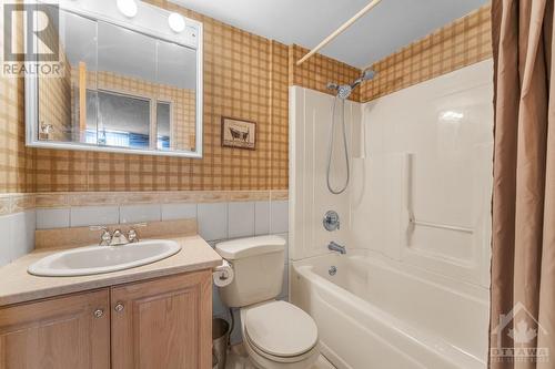 2000 Jasmine Crescent Unit#109, Gloucester, ON - Indoor Photo Showing Bathroom