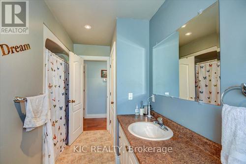 821 South Street, Douro-Dummer, ON - Indoor Photo Showing Bathroom