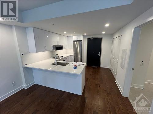 180 George Street Unit#1005, Ottawa, ON - Indoor Photo Showing Kitchen