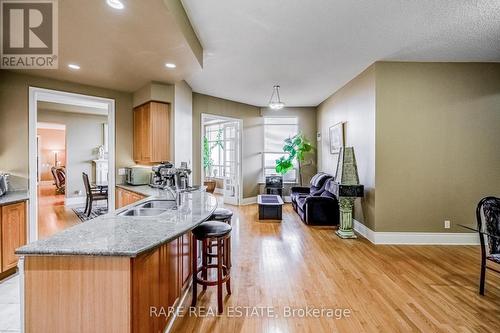 Tph6 - 25 Kingsbridge Garden Circle, Mississauga, ON - Indoor Photo Showing Kitchen