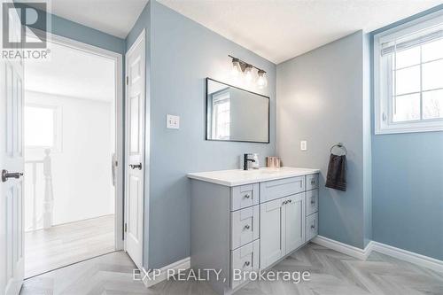 947 Atlantic Boulevard, Waterloo, ON - Indoor Photo Showing Bathroom