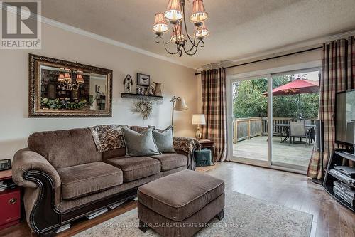 2348 Tweedsmuir Court, Burlington, ON - Indoor Photo Showing Living Room