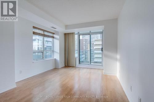 907 - 212 Eglinton Avenue, Toronto, ON - Indoor Photo Showing Other Room