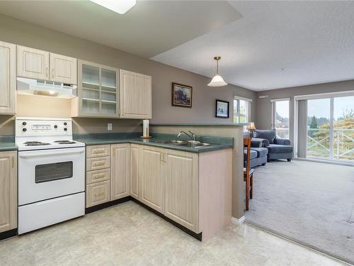 306-1683 Balmoral Ave, Comox, BC - Indoor Photo Showing Kitchen