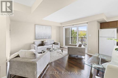 22 - 5625 Oscar Peterson Boulevard, Mississauga, ON - Indoor Photo Showing Living Room