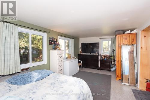 7 Leaf Street, Kawartha Lakes (Dunsford), ON - Indoor Photo Showing Bedroom