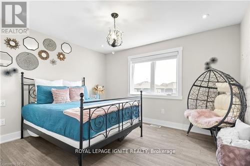 263 Memorial Park Drive, Welland, ON - Indoor Photo Showing Bedroom