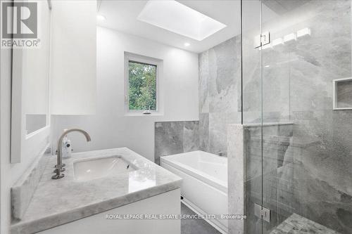 276 Lake Promenade, Toronto, ON - Indoor Photo Showing Bathroom