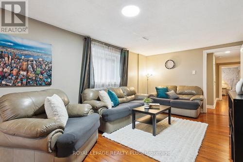 758 Greenore Road, Mississauga, ON - Indoor Photo Showing Living Room