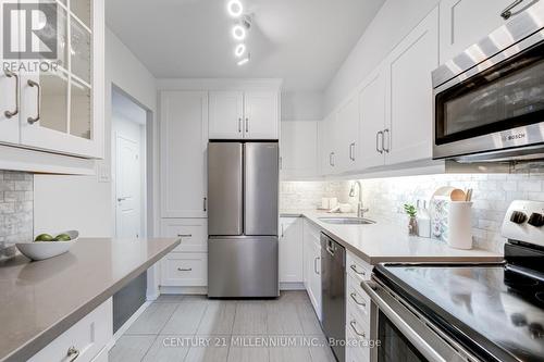 106 - 80 Quebec Avenue, Toronto, ON - Indoor Photo Showing Kitchen With Upgraded Kitchen