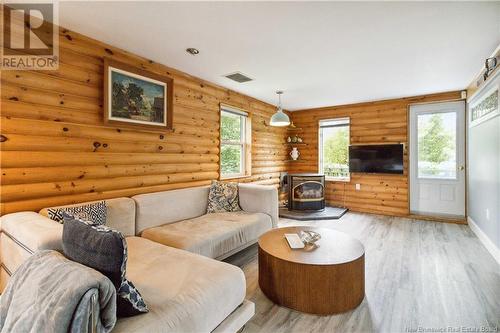 96 Third Avenue, Shediac, NB - Indoor Photo Showing Living Room