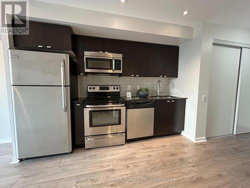 909 - 105 The Queensway, Toronto, ON - Indoor Photo Showing Kitchen