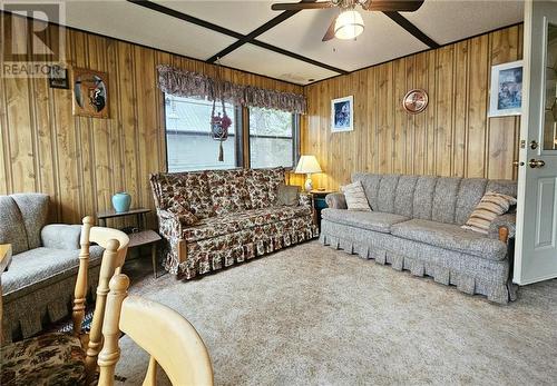 1282 Kamaniskeg Lake Road, Barry'S Bay, ON - Indoor Photo Showing Living Room