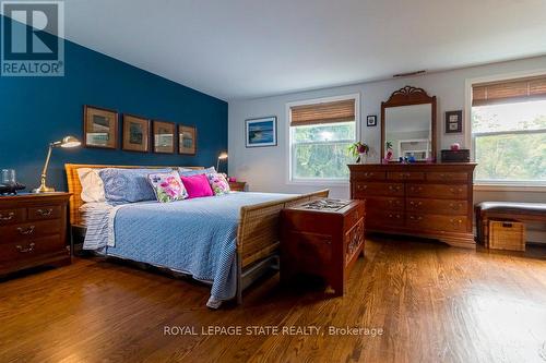 90 Robinhood Drive, Hamilton, ON - Indoor Photo Showing Bedroom