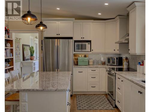 4334 Sleepy Hollow Road, Armstrong, BC - Indoor Photo Showing Kitchen With Upgraded Kitchen