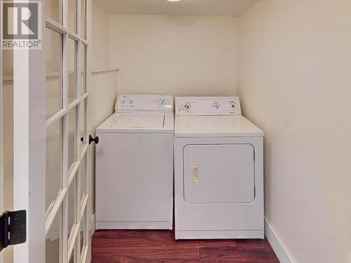 4311 Westview Ave, Powell River, BC - Indoor Photo Showing Laundry Room