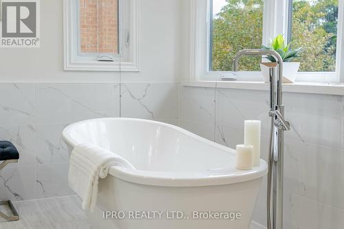 1905 Folkway Drive, Mississauga, ON - Indoor Photo Showing Bathroom