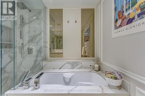 1602 - 2111 Lake Shore Boulevard W, Toronto, ON - Indoor Photo Showing Bathroom