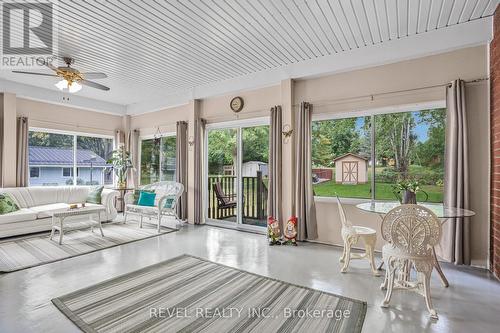 753 Welland Road, Pelham, ON - Indoor Photo Showing Living Room