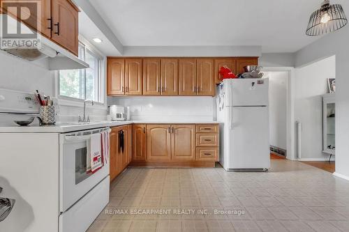 6 Palmerston Place, Hamilton, ON - Indoor Photo Showing Kitchen