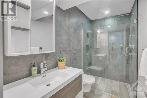 201 Maclaren Street Unit#5, Ottawa, ON - Indoor Photo Showing Bathroom