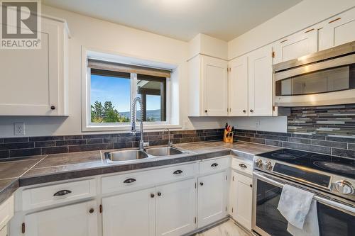 3137 Vector Drive, West Kelowna, BC - Indoor Photo Showing Kitchen With Double Sink