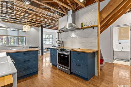 1023 E Avenue N, Saskatoon, SK - Indoor Photo Showing Kitchen With Double Sink