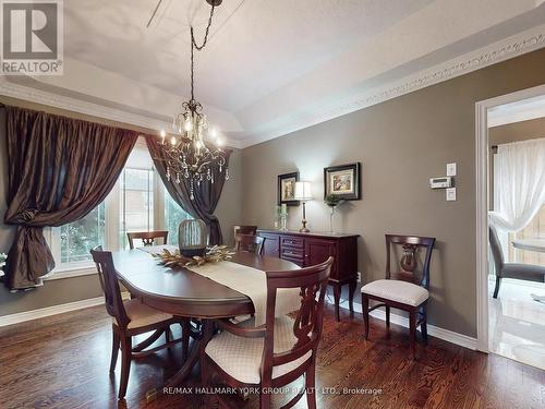 98 Ballymore Drive, Aurora, ON - Indoor Photo Showing Dining Room