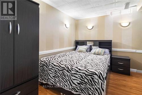 162 Cole Crescent, Niagara-On-The-Lake, ON - Indoor Photo Showing Bedroom