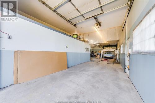 479 Bevel Line, Leamington, ON - Indoor Photo Showing Garage