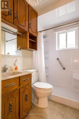 360 East 34Th Street, Hamilton, ON - Indoor Photo Showing Bathroom