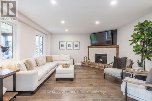 12 Scottdale Court, Pelham, ON - Indoor Photo Showing Living Room With Fireplace