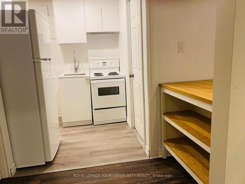 Bsmt - 15 Fife Road, Aurora, ON - Indoor Photo Showing Kitchen