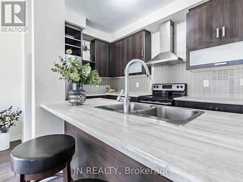 21 Baffin Crescent, Brampton, ON - Indoor Photo Showing Kitchen With Double Sink With Upgraded Kitchen