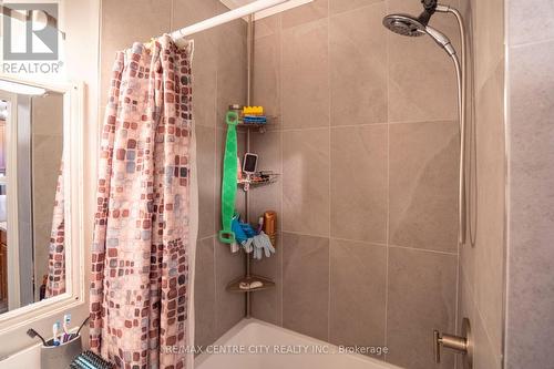 133 Metcalfe Street E, Strathroy-Caradoc (Ne), ON - Indoor Photo Showing Bathroom