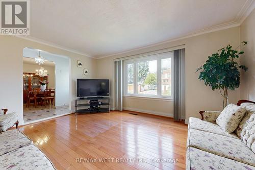 60 Parkchester Road, Toronto, ON - Indoor Photo Showing Living Room