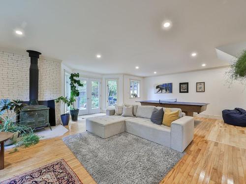 Living room - 9 Ch. Fournel, Sainte-Anne-Des-Lacs, QC - Indoor With Fireplace