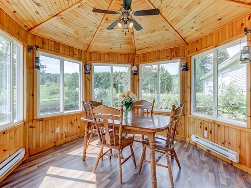 Solarium - 369Z Imp. De Gramont, Boileau, QC - Indoor Photo Showing Dining Room