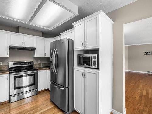 43-1750 Pacific Way, Kamloops, BC - Indoor Photo Showing Kitchen