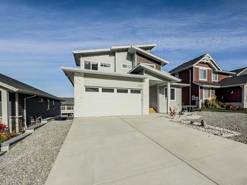 1571 Emerald Drive, Kamloops, BC - Outdoor With Facade