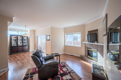 6-148 Roy Avenue, Penticton, BC - Indoor Photo Showing Living Room With Fireplace